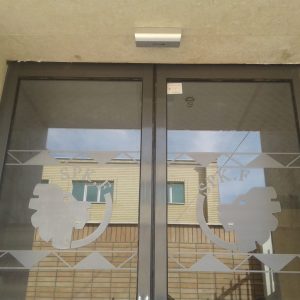 فروش و نصب درب شیشه‌ای اتوماتیک در اصفهان | اجرای سریع و حرفه‌ای